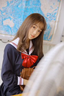 掀起礼服后摆挺入
