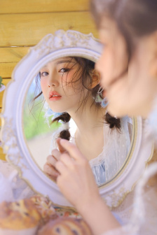 女生胸前的两个大包包有什么用